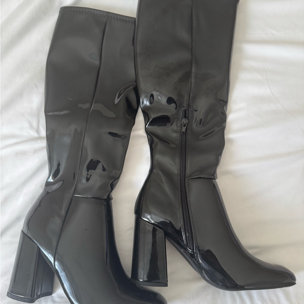 Madden Girl Black Patent Leather boots sz7